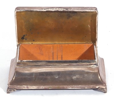 Lot 91 - George V silver table cigarette casket of...