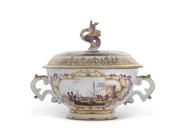 Lot 60 - A rare early Meissen Ecuelle and cover, circa...