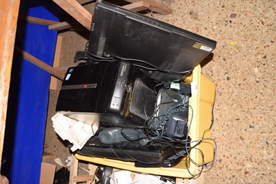 Lot 222 - Packard Bell computer with accessories