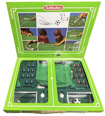 Lot 295 - A boxed Subbuteo table football set