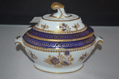 Lot 331 - An 18th Century English porcelain tureen and...