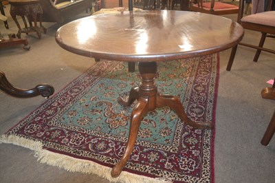 Lot 364 - A Georgian mahogany coffee table with circular...