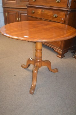 Lot 365 - A Victorian mahogany supper table with...