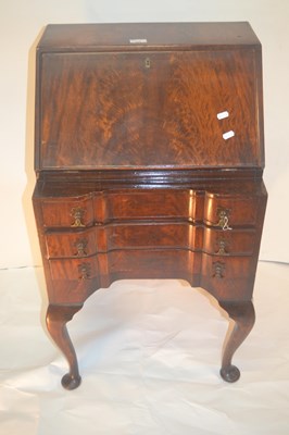 Lot 414 - An early 20th Century ladies bureau of small...
