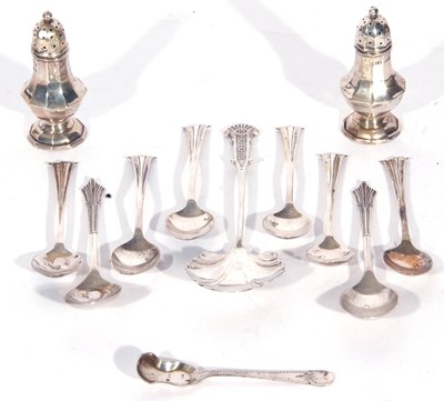 Lot 162 - Set of six silver Onslow pattern tea spoons,...
