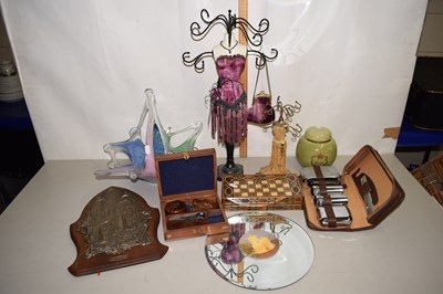 Lot 148 - Mixed Lot: Large Art Glass bowl, novelty...