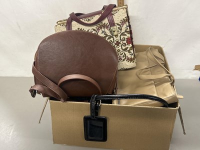 Lot 160 - A box of assorted handbags