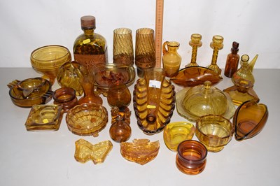 Lot 169 - Collection of various vintage retro amber...