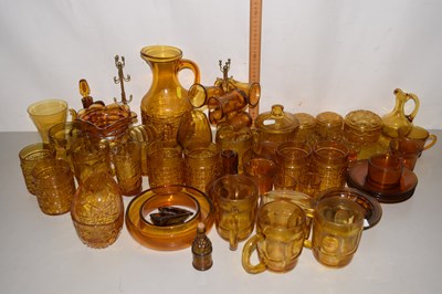 Lot 171 - A collection of various retro vintage amber...