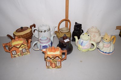 Lot 172 - Mixed Lot: Various assorted teapots to include...