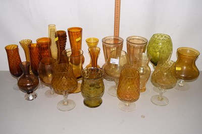 Lot 177 - Collection of vintage retro amber glass vases