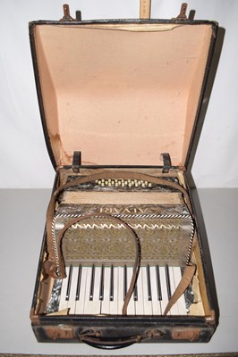 Lot 182 - An Alvari accordion with case