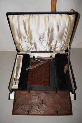 Lot 218 - A hardwood key rack, small case and other...