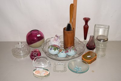 Lot 11 - Mixed Lot: Various glass wares, pomanders etc