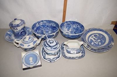 Lot 14 - Mixed Lot: Various blue and white table wares...