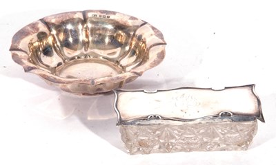 Lot 173 - George V silver small shallow bowl of circular...
