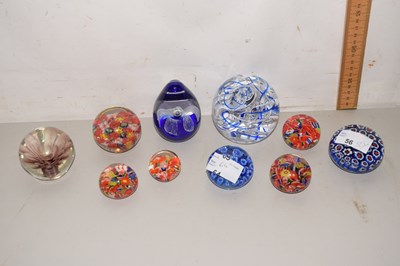 Lot 64 - Mixed Lot: Various paperweights
