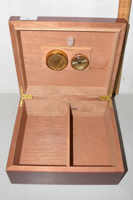 Lot 76 - A modern hardwood humidor cigar box