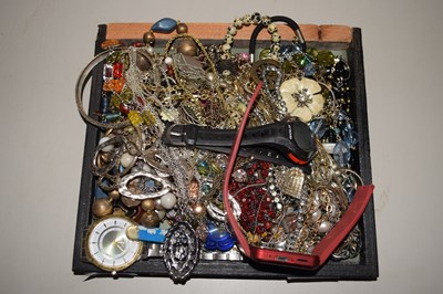 Lot 104 - Box of assorted costume jewellery
