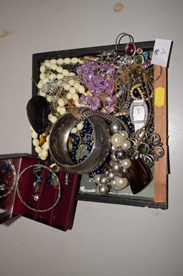 Lot 105 - Box of assorted costume jewellery