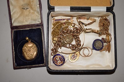 Lot 106 - Box of various yellow metal jewellery and...