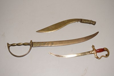 Lot 110 - A box of paper knives