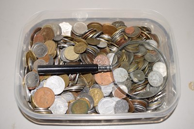 Lot 114 - A box of various circulated coinage