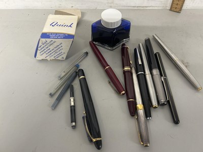 Lot 119 - A group of Parker and other fountain pens