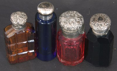 Lot 189 - Mixed Lot: cranberry faceted glass scent...