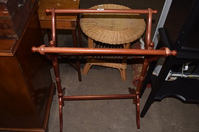 Lot 806 - Towel rail