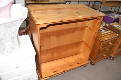 Lot 815 - A pair of pine bookcases