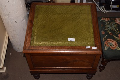 Lot 833 - A commode
