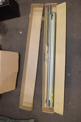 Lot 850 - Projector screen