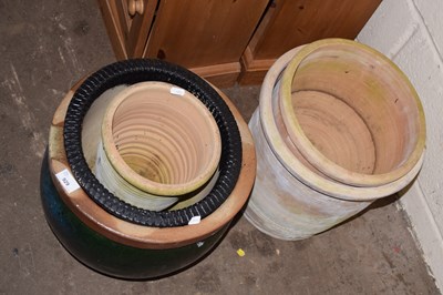 Lot 929 - Quantity of plant pots