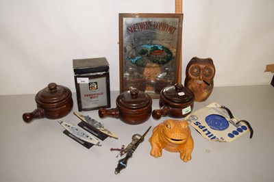 Lot 542 - Mixed Lot: Ceramic soup dishes, model boats...