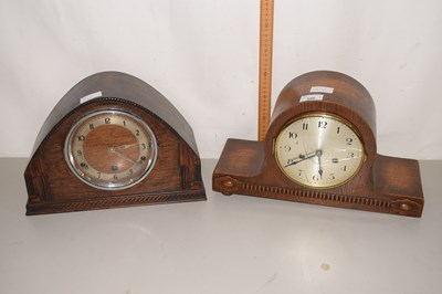Lot 556 - A pair of mantel clocks