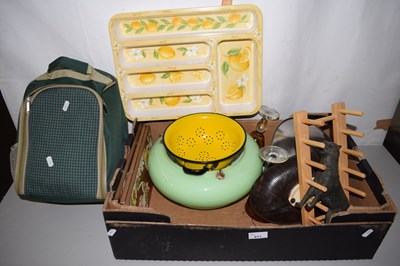 Lot 611 - Mixed Lot: Various kitchen wares and ornaments