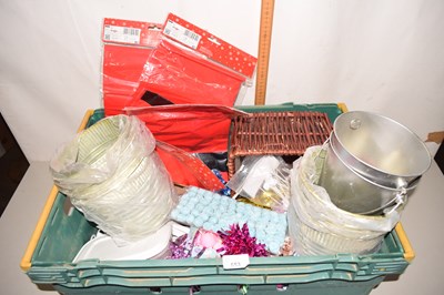 Lot 653 - Mixed box of party supplies, cake decorations,...