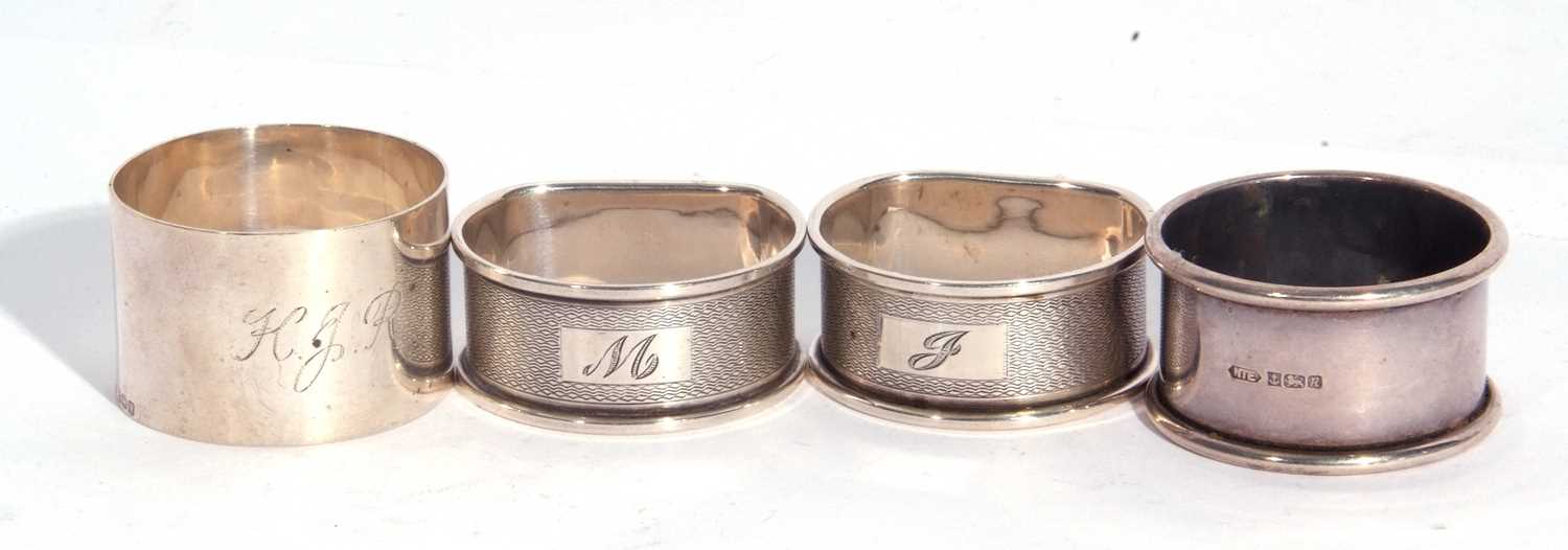 Lot 8 - Pair of Elizabeth II D-shaped napkin rings...