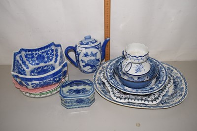 Lot 658 - Further mixed lot of blue ceramics including...