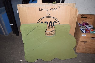 Lot 677 - Floristry accessories including a block of...