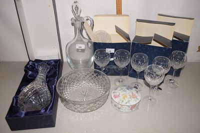 Lot 696 - Mixed Lot: Various glass and crystal wares...
