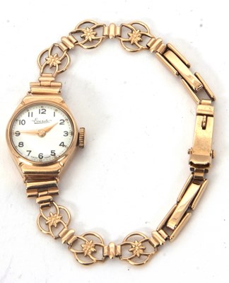 Lot 302 - A 9ct gold Everite ladies watch stamped 375 on...