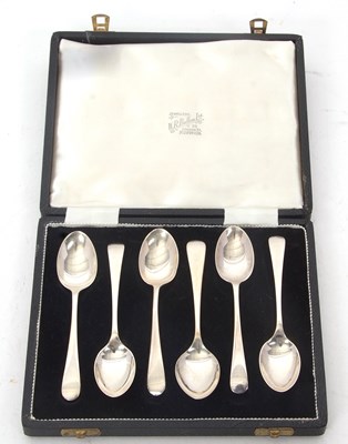 Lot 218 - Six cased Old English pattern silver teaspoons,...