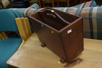 Lot 770 - Magazine rack