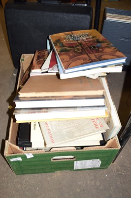 Lot 616 - Box of books