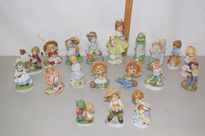 Lot 95 - Collection various small Figurines depicting...