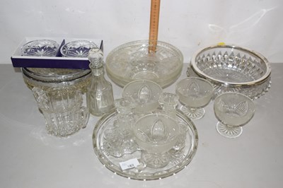 Lot 182 - Various glass bowls and other items