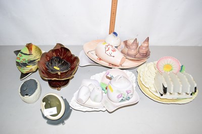 Lot 186 - Collection of various Carlton ware, dishes,...