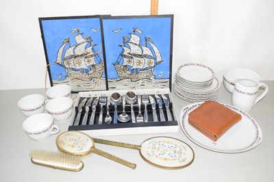 Lot 206 - Various teawares, dressing table items cased...